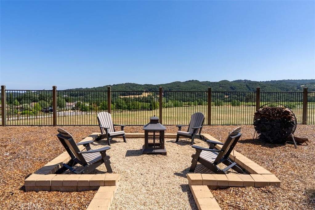 1725 Via Rojas, Templeton, CA 93465