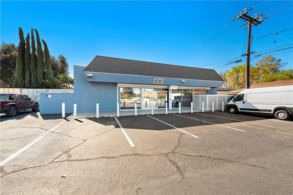 1740 W La Veta Avenue, Orange, CA 92868