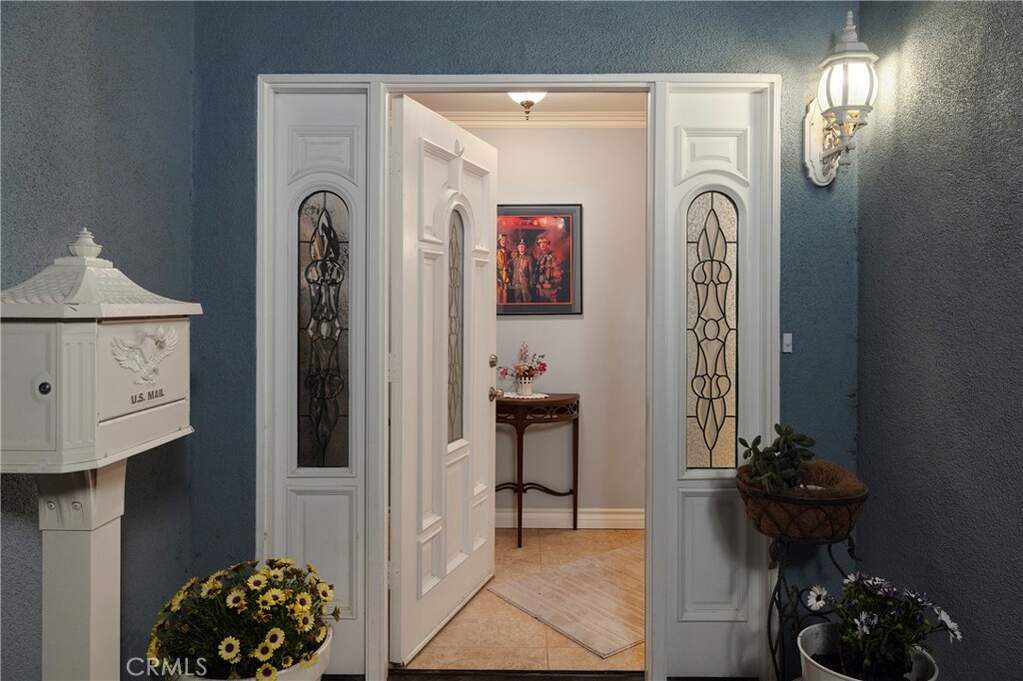 1627 Seal Way, Seal Beach, CA 90740