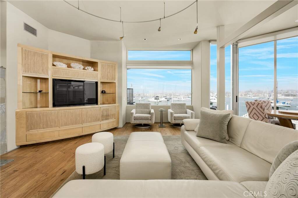 1008 E Balboa Boulevard, Newport Beach, CA 92661