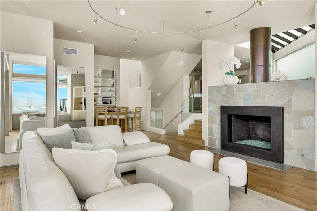 1008 E Balboa Boulevard, Newport Beach, CA 92661