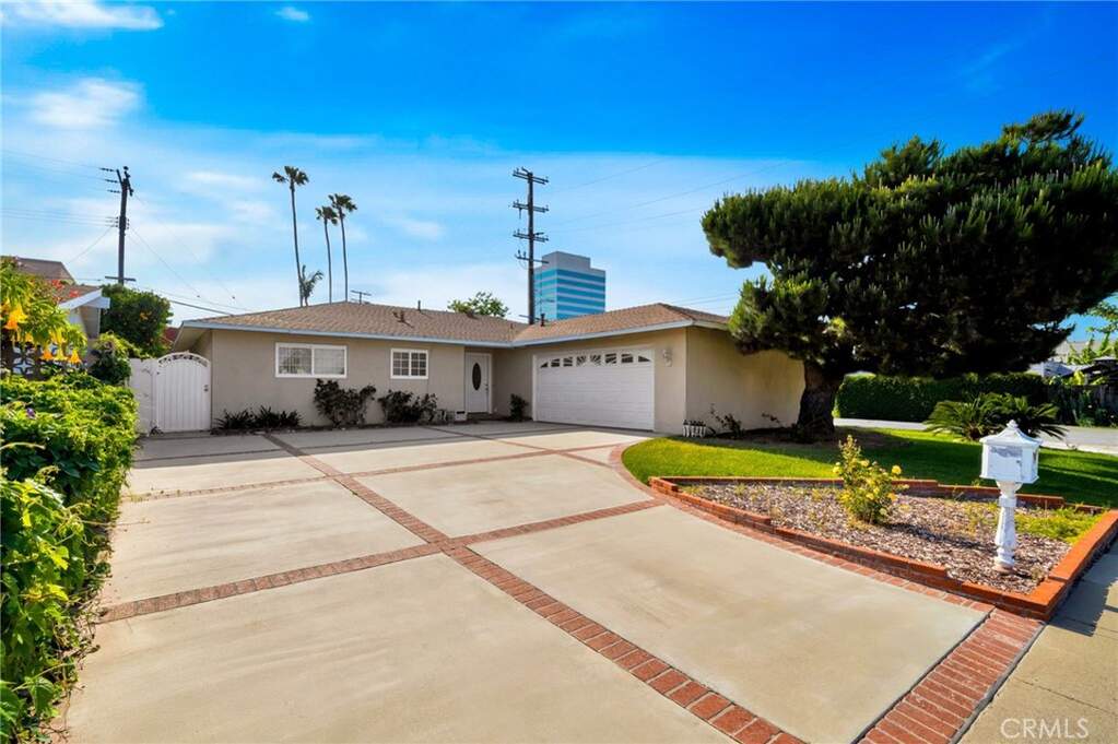 17121 Granada Lane, Huntington Beach, CA 92647