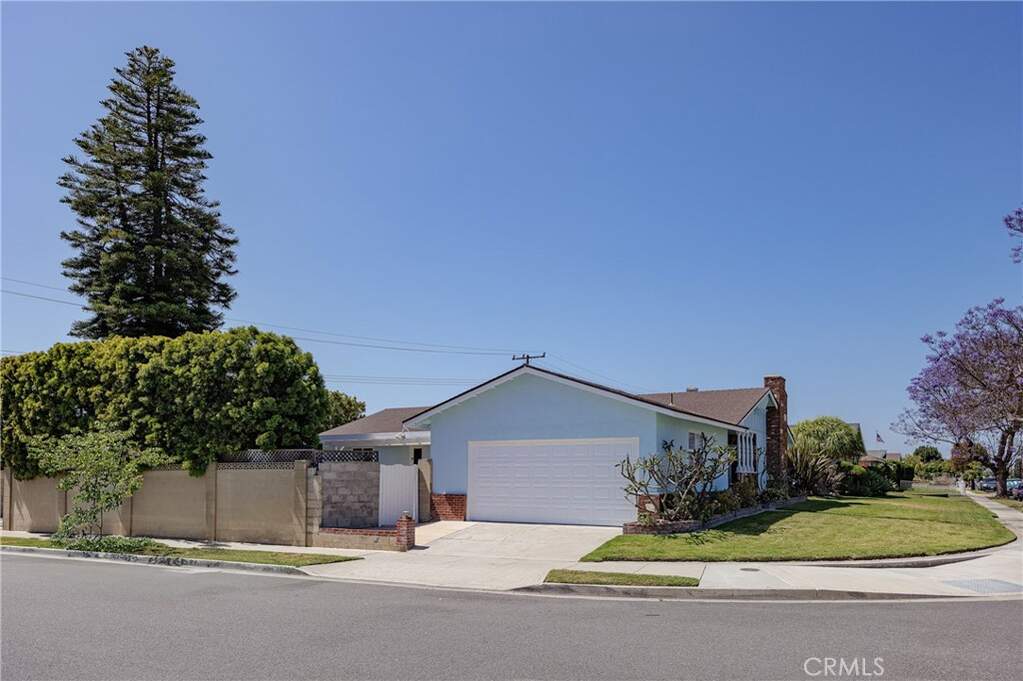 16811 Newland Street, Huntington Beach, CA 92647