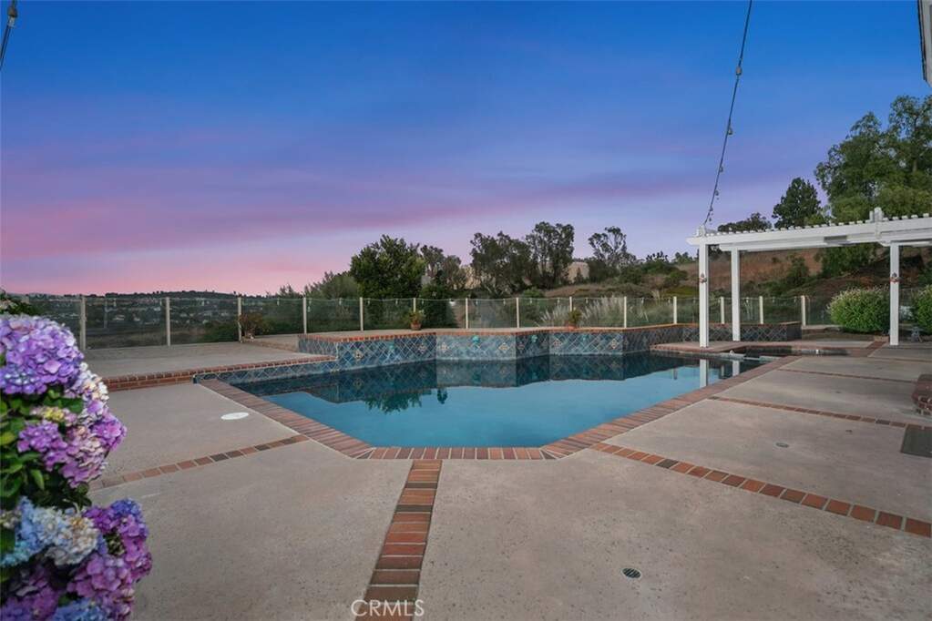 31 Russell Lane, Laguna Niguel, CA 92677
