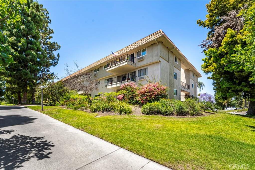 2385 Via Mariposa #1F, Laguna Woods, CA 92637