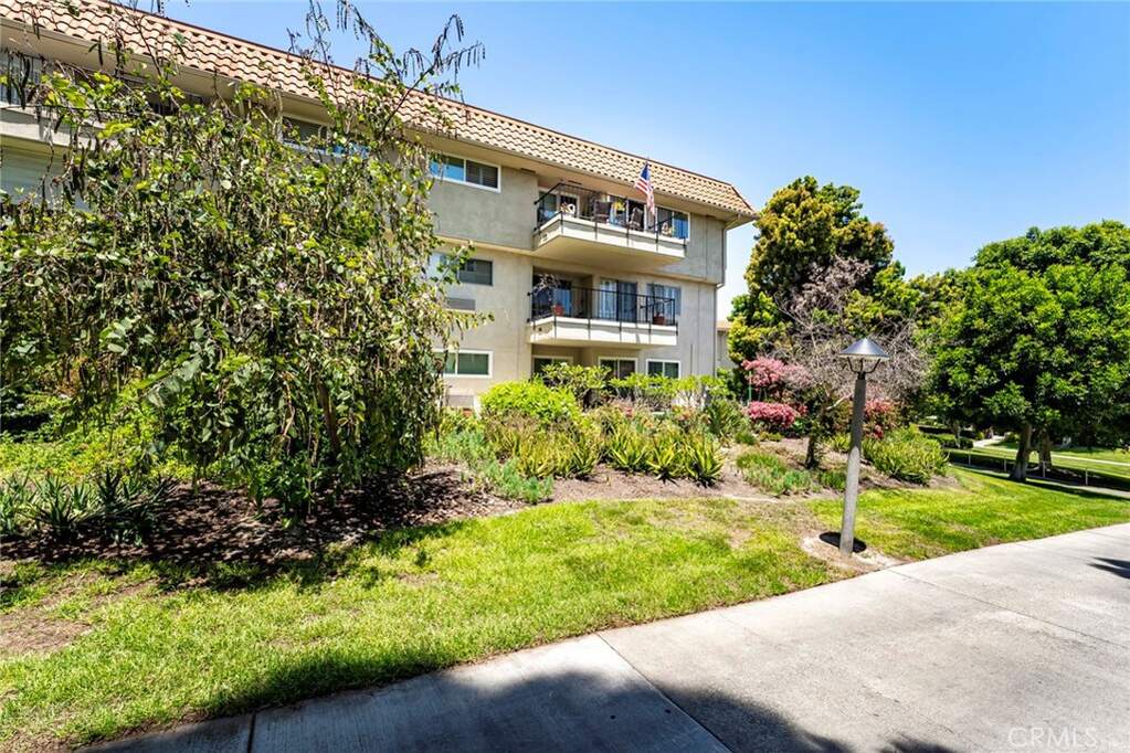 2385 Via Mariposa #1F, Laguna Woods, CA 92637
