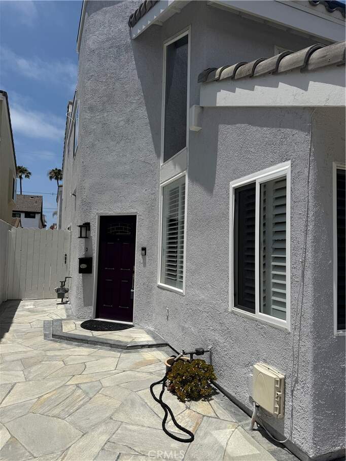 305 21st Street, Huntington Beach, CA 92648