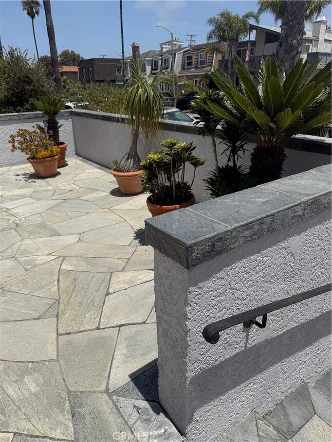 305 21st Street, Huntington Beach, CA 92648