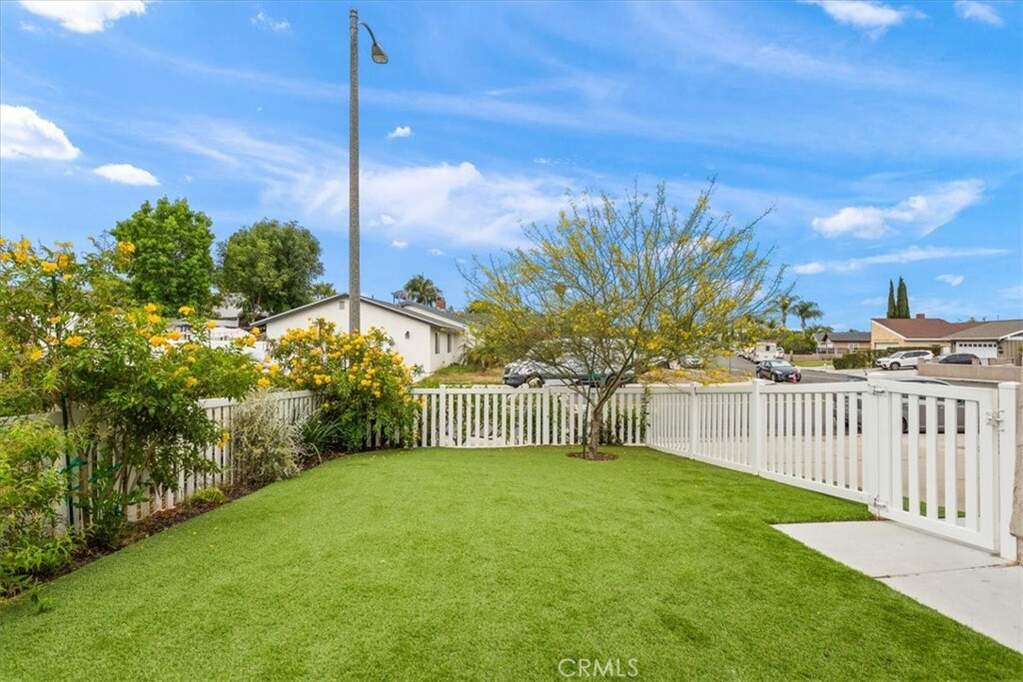 25022 La Suen Road, Laguna Hills, CA 92653