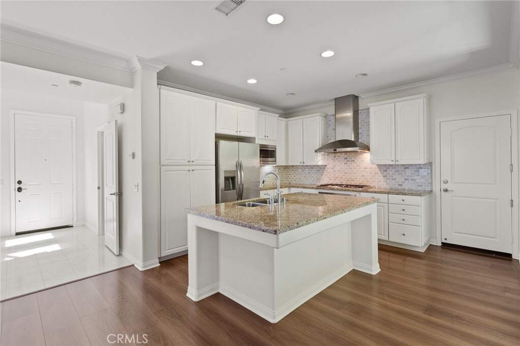 142 Yellow, Irvine, CA 92618