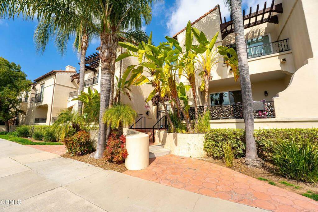 5753 White Oak Avenue #10, Encino, CA 91316