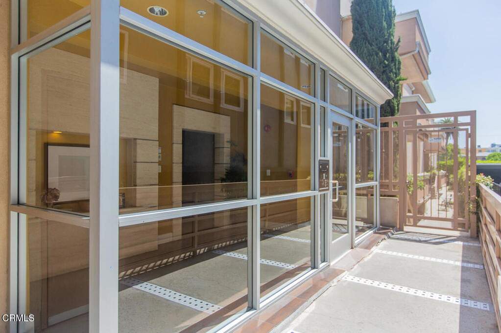 130 S Mentor Avenue #205, Pasadena, CA 91106