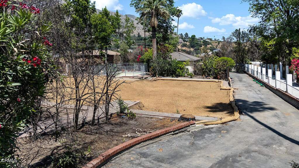 1536 N Altadena Dr, Pasadena, CA 