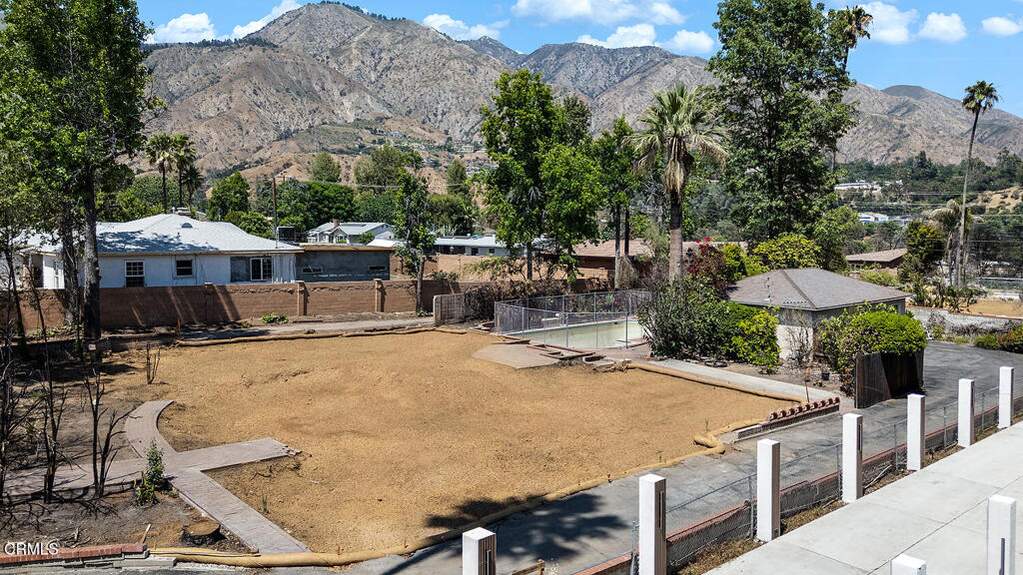 1536 N Altadena Dr, Pasadena, CA 