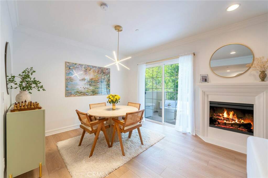 4237 Longridge Avenue 204, Studio City, CA 91604 MLS PF24044614 Christie's International