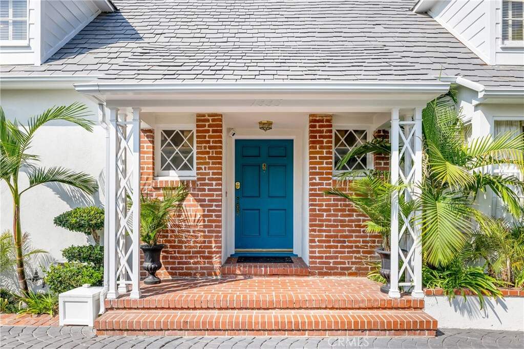 1335 Londonderry Place, Los Angeles, CA 90069