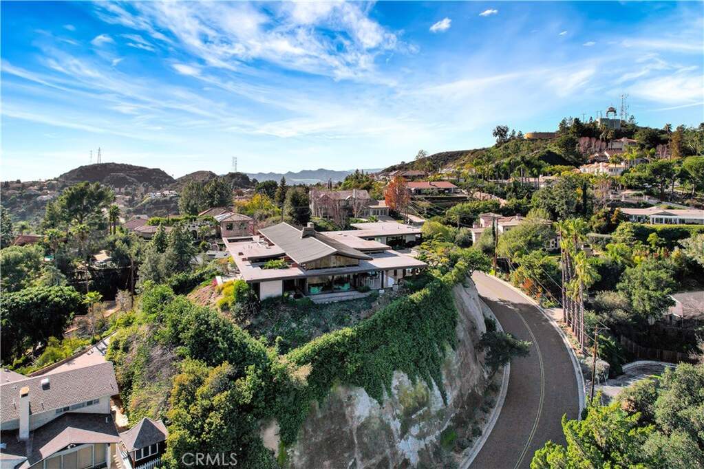 3820 Domal Lane, La Canada Flintridge, CA 91011