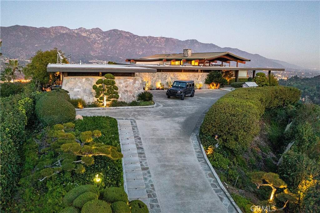 3820 Domal Lane, La Canada Flintridge, CA 91011