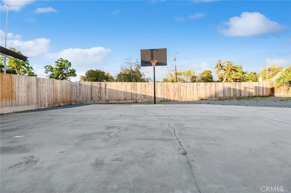 2905 S Encina Street, Visalia, CA 93277
