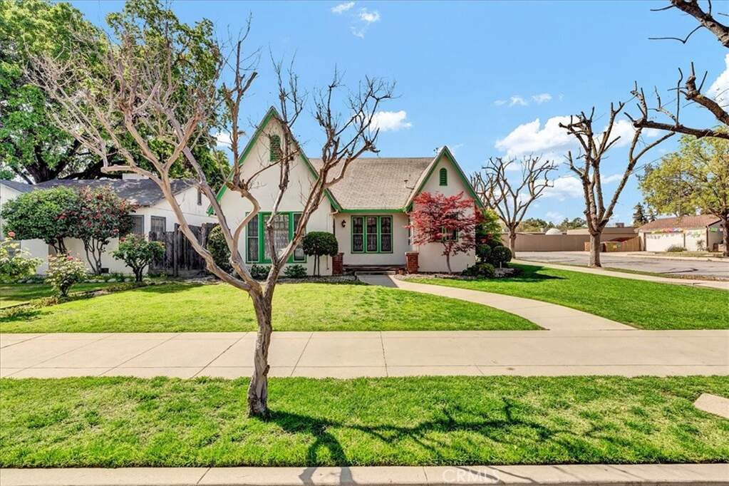 615 W Myrtle Avenue, Visalia, CA 93277