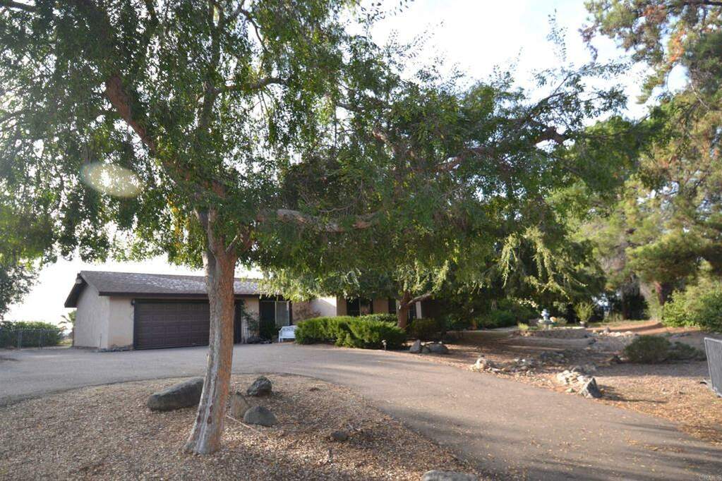 1061 Arnold Way, Alpine, CA 91901