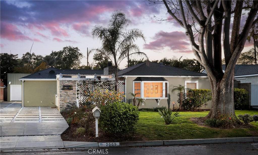 2009 Continental Ave., Costa Mesa, CA 92627