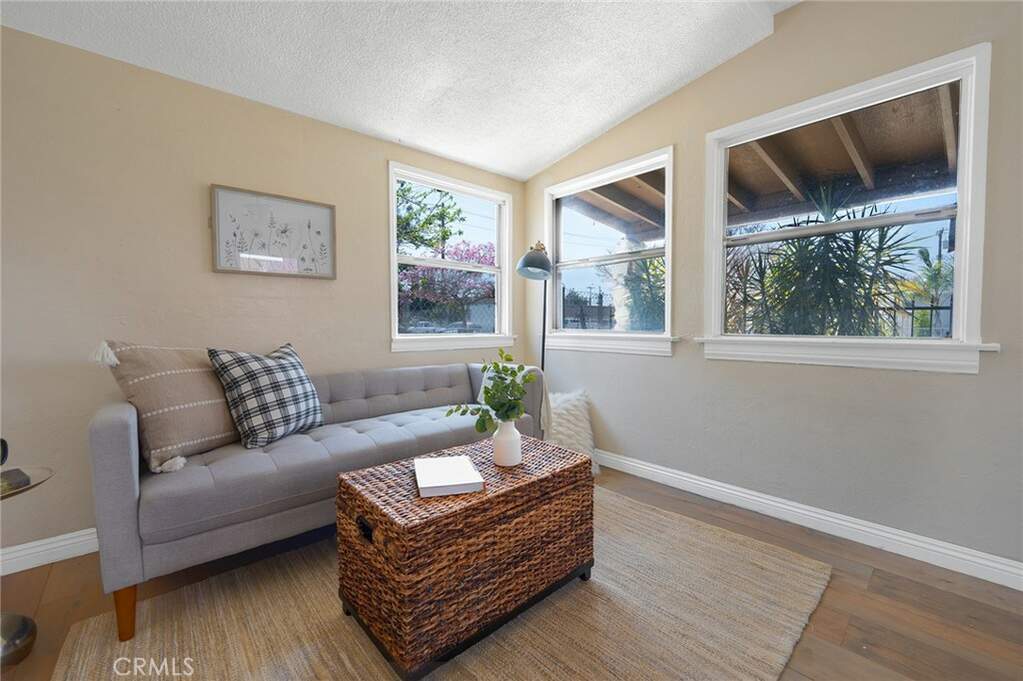 115 N Laurel Street, Santa Ana, CA 92703