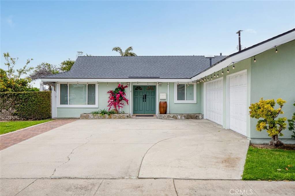 6582 Corrine Circle