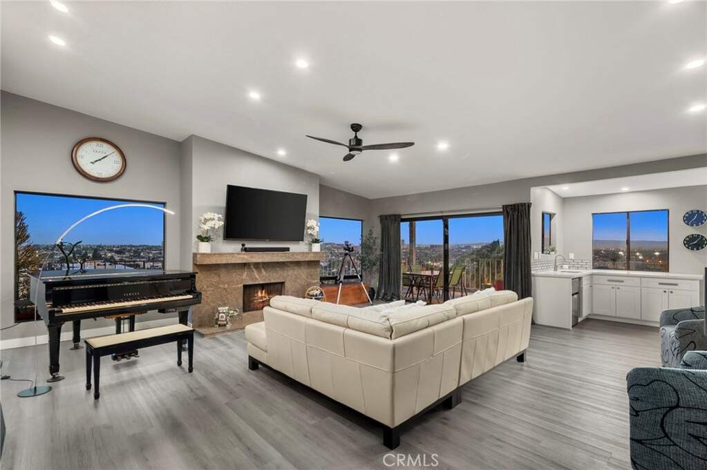 1995 Molino Avenue #301, Signal Hill, CA 90755
