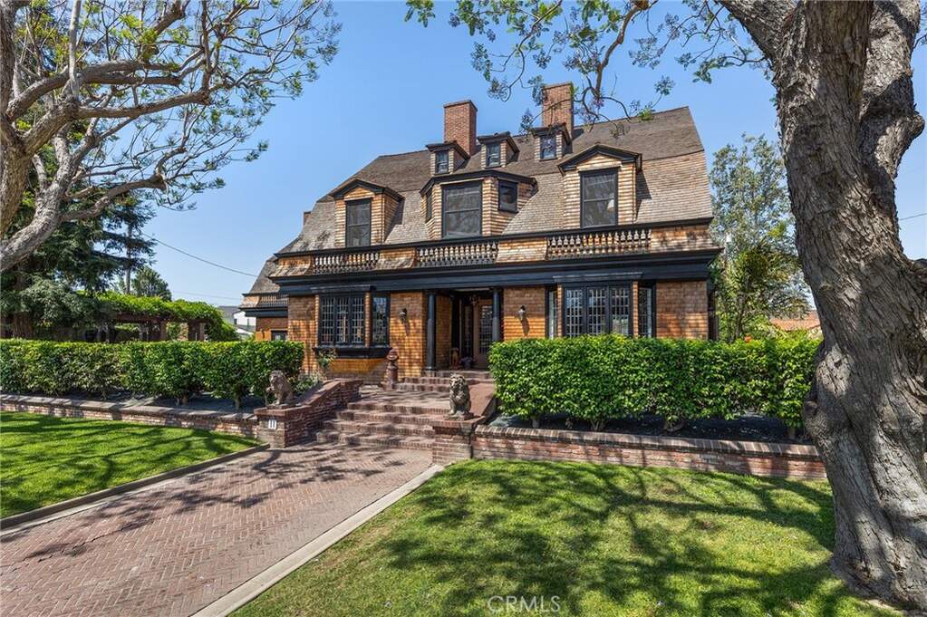 11 La Linda Drive, Long Beach, CA 90807