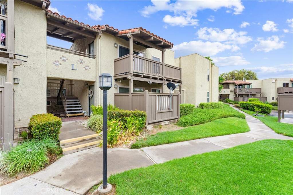 1345 Cabrillo Park Drive #L16, Santa Ana, CA 92701