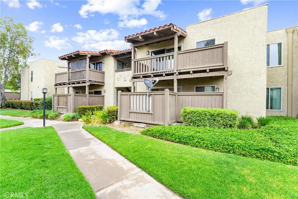 1345 Cabrillo Park Drive #L16, Santa Ana, CA 92701