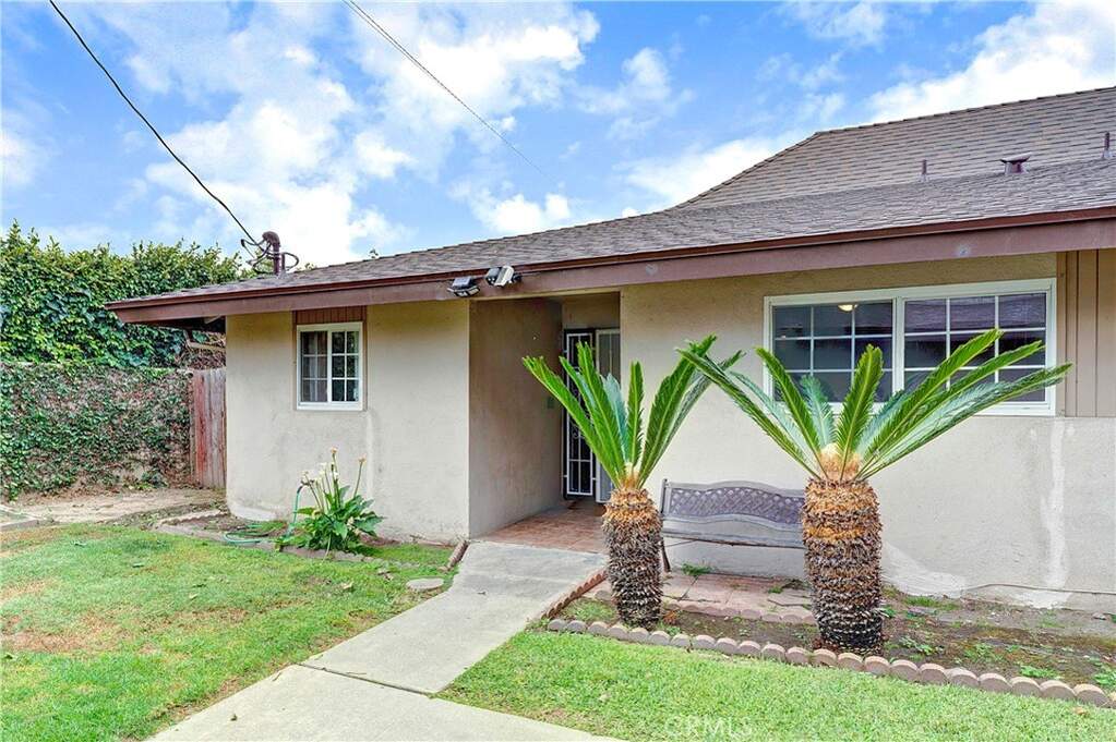 521 S Lyon Street #37, Santa Ana, CA 92701