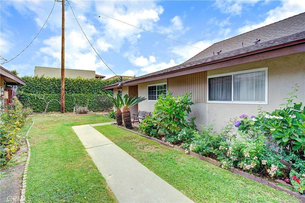 521 S Lyon Street #37, Santa Ana, CA 92701