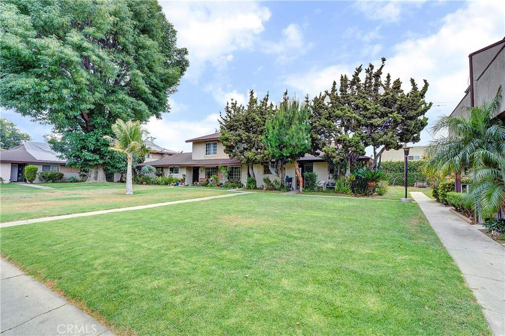 521 S Lyon Street #37, Santa Ana, CA 92701