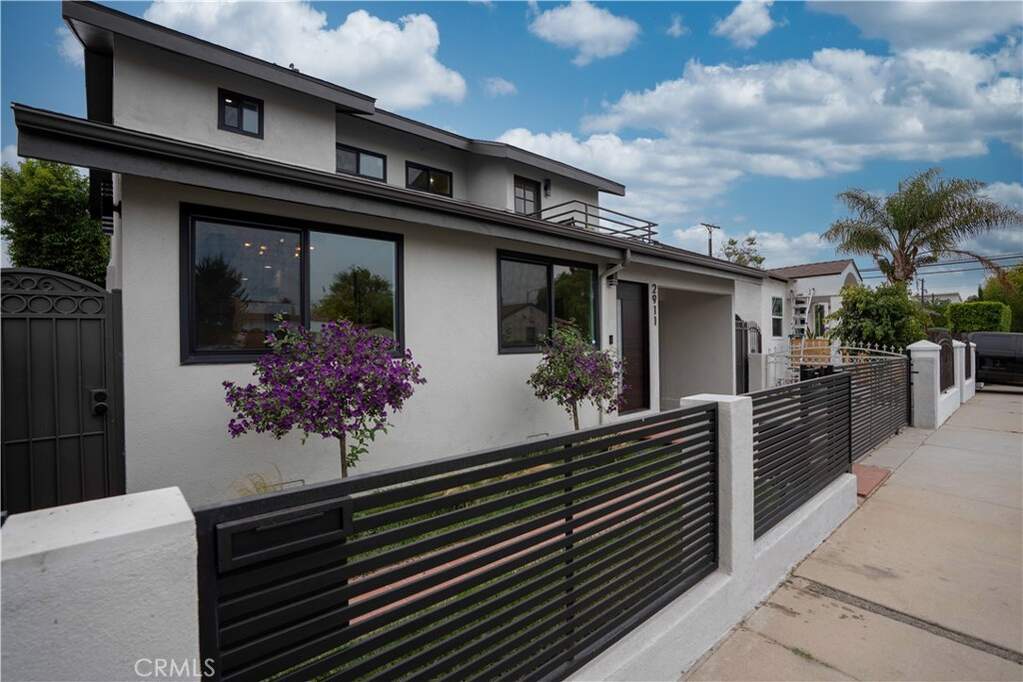 2911 S Ridgeley Drive, Los Angeles, CA 90016