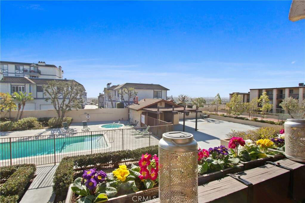 1460 E Willow Street #202, Signal Hill, CA 90755