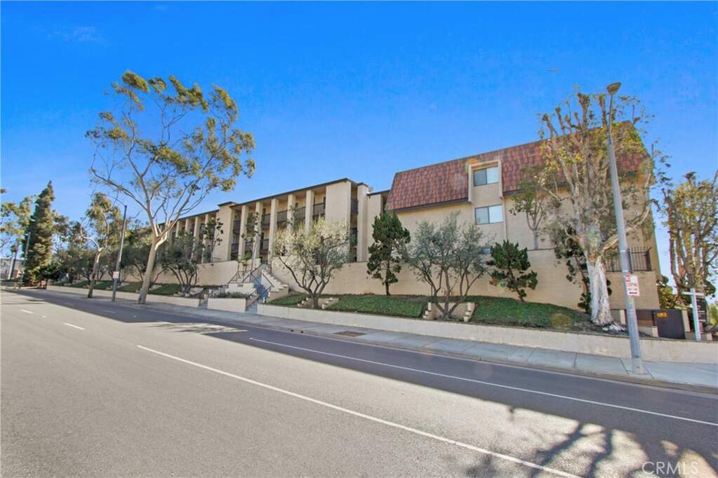 1460 E Willow Street #202, Signal Hill, CA 90755