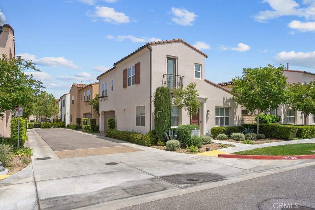 21851 Moveo Drive, Saugus, CA 91350