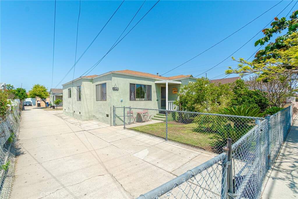 1147 Sanford Avenue, Wilmington, CA 90744