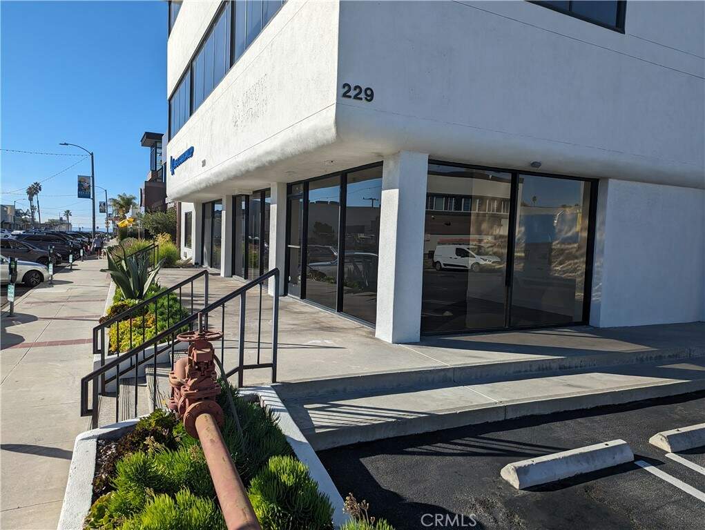 229 Avenue I 101, Redondo Beach, CA 90277 MLS SB24016582 Christie