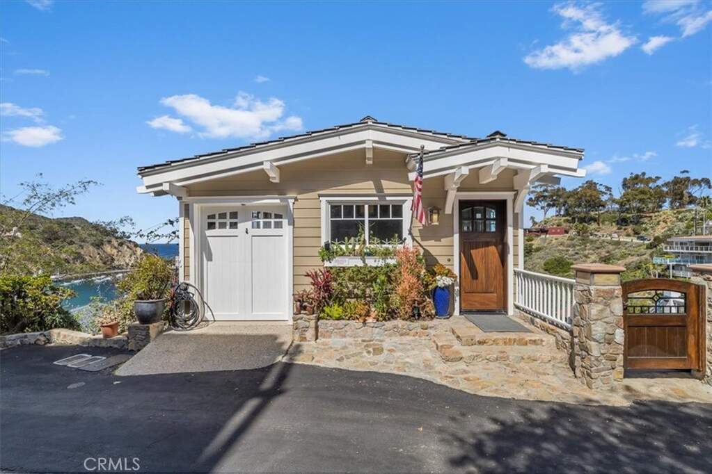 133 Upper Terrace Road, Avalon, CA 90704