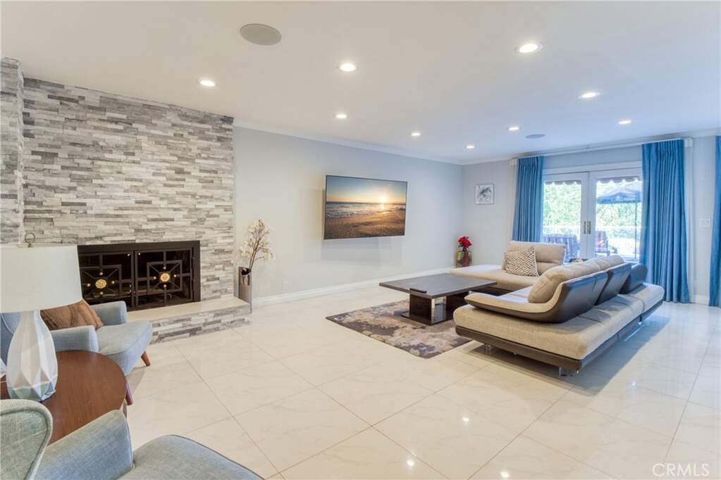 7796 Skyhill Drive, Los Angeles, CA 90068 | MLS# SB26061504 | Christie ...