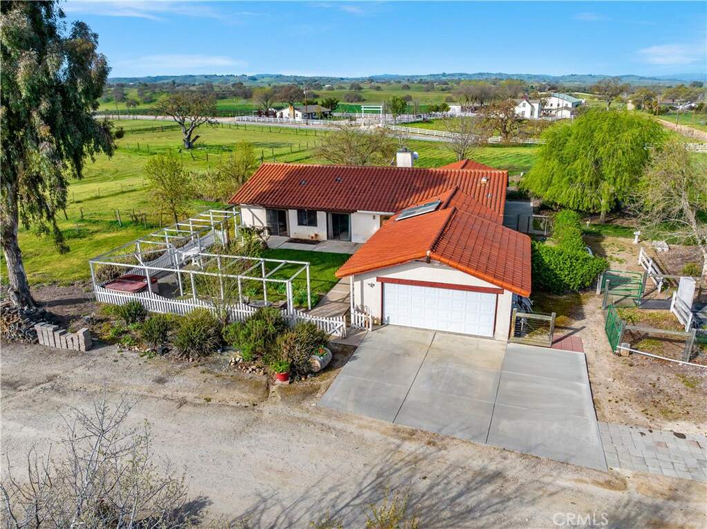 7595 Feenstra Road