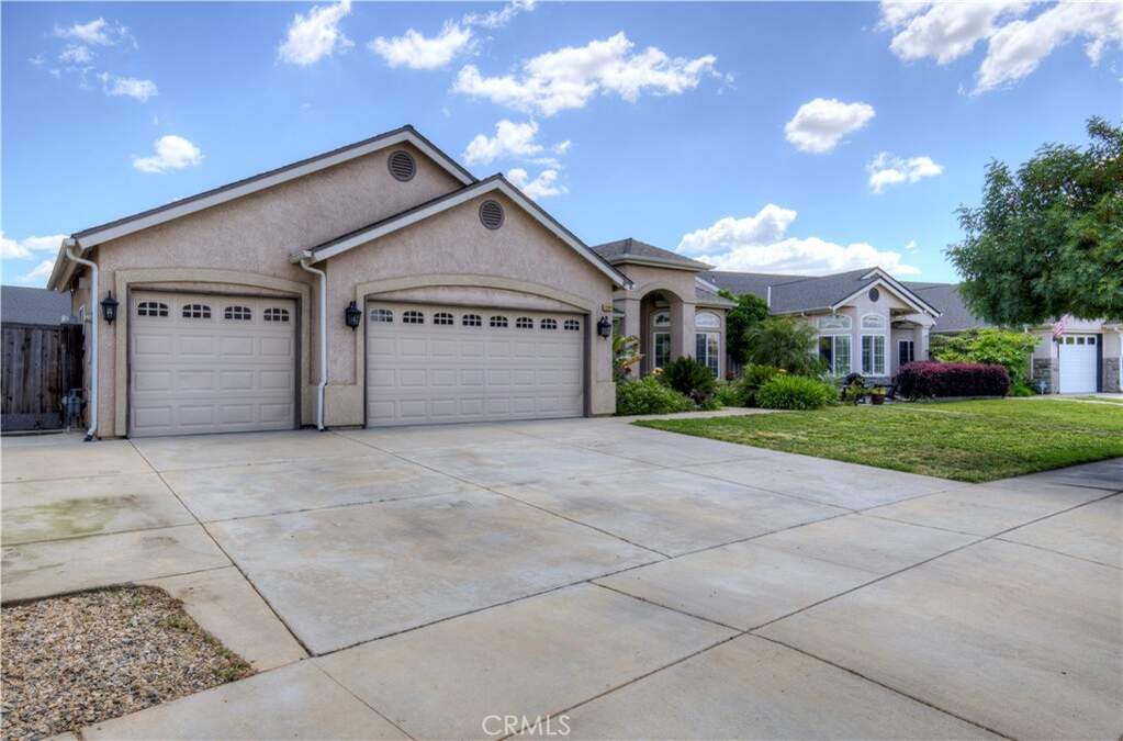 2267 Lorena Avenue, Sanger, CA 93657
