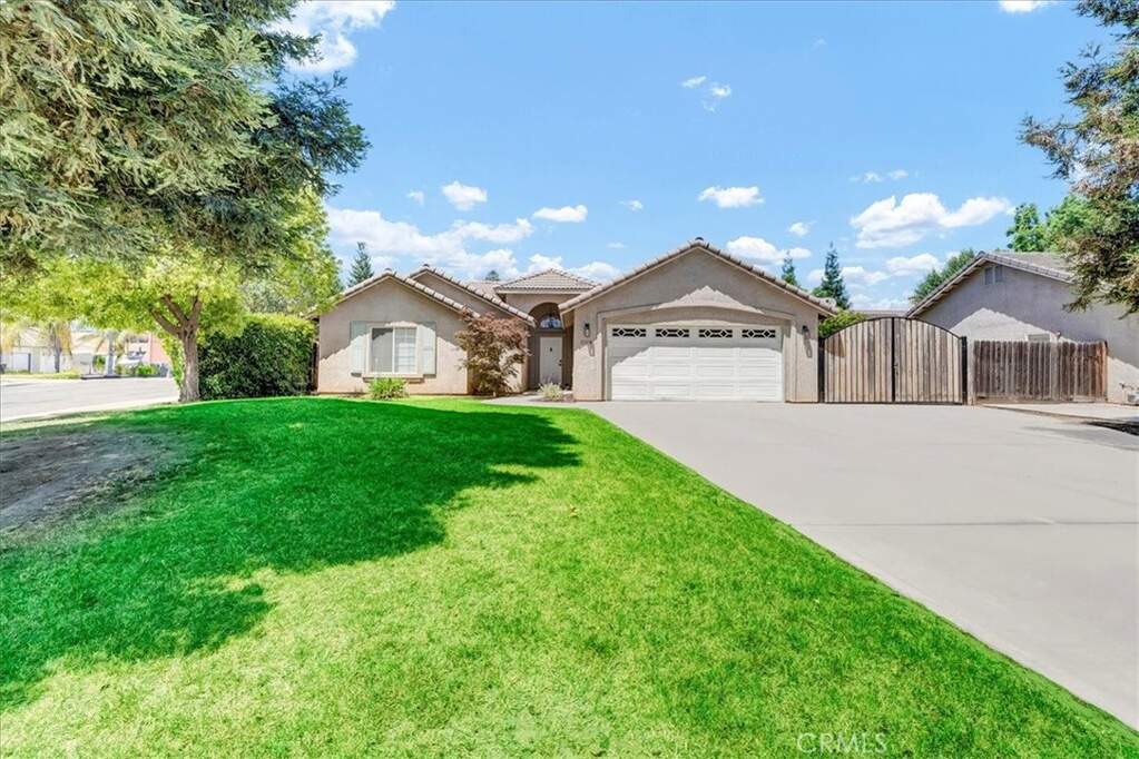 2119 N Zachary Street, Visalia, CA 93291
