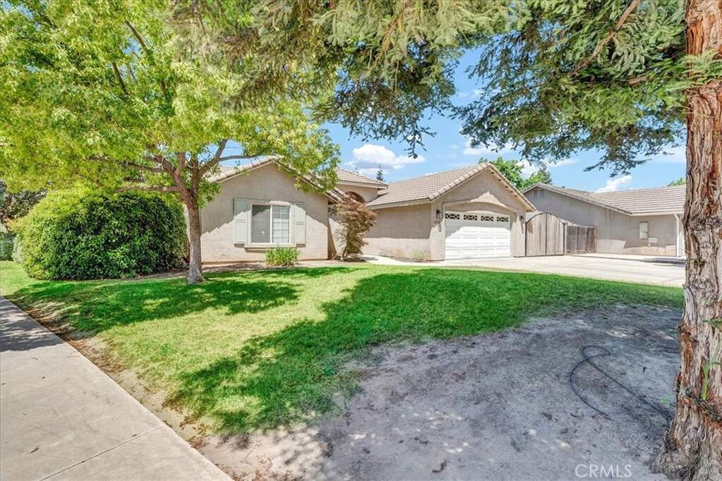 2119 N Zachary Street, Visalia, CA 93291
