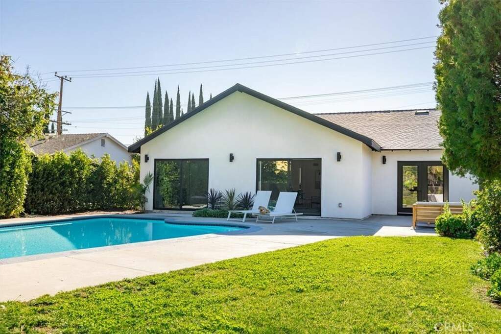 17457 San Fernando Mission Blvd, Granada Hills, CA 91344