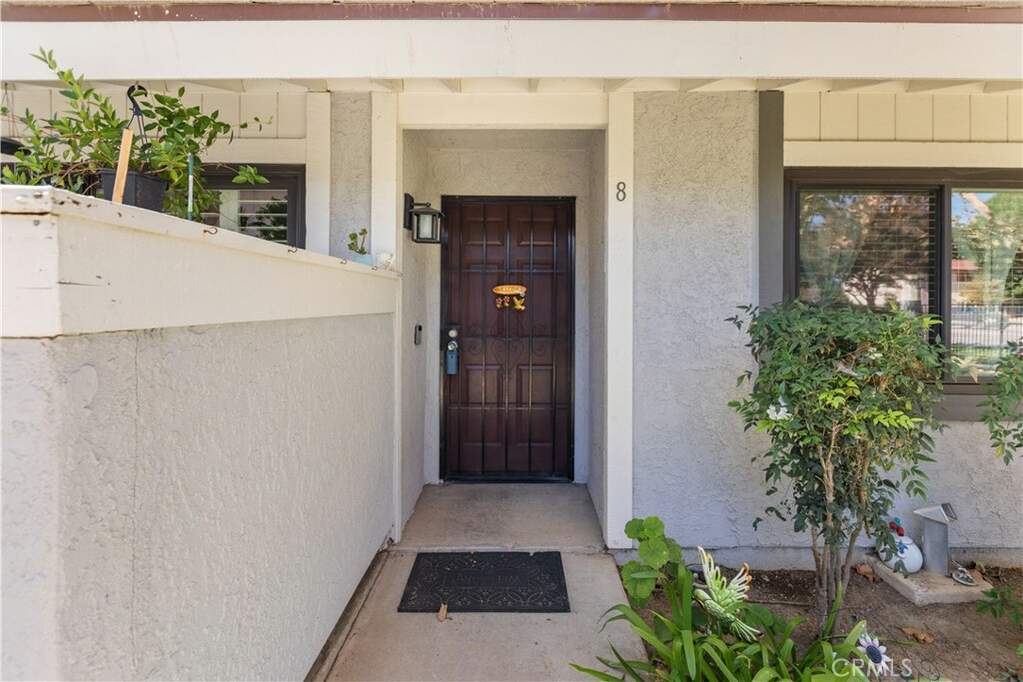 2346 Royal Avenue 8, Simi Valley, CA 93065 MLS SR24002096