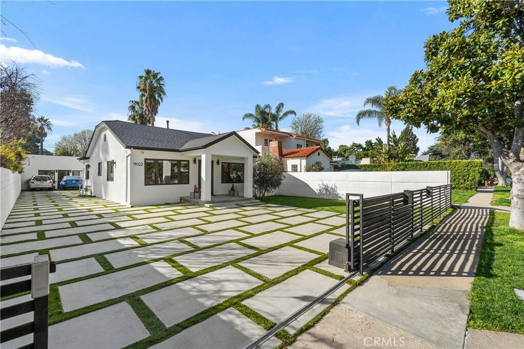 11022 Blix Street, West Toluca Lake, CA 91602